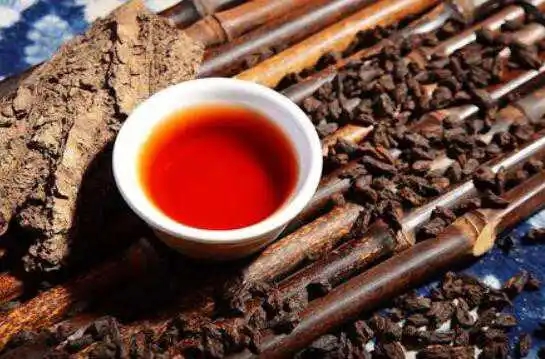 喝普洱茶出汗是怎么回事？