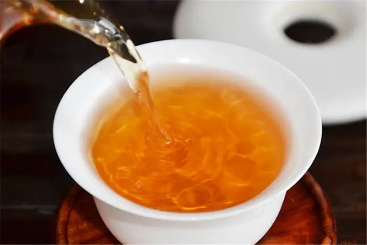 普洱生茶的十種湯色，教你一眼識別?