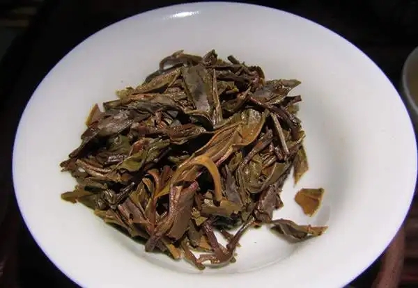 為什么普洱茶的葉底會出現(xiàn)紅梗？