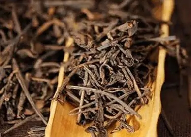 普洱茶的茶梗含量控制在多少算合理？