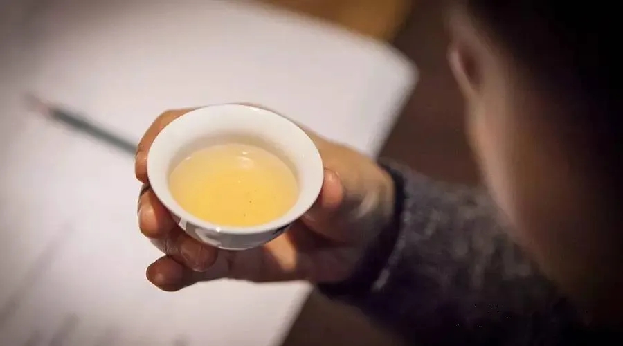 茶和水為什么會“分離”？