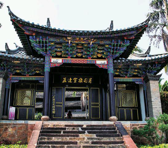 中國普洱茶產業(yè)集團生產的傣王陳韻作為泰國皇室成員御用產品